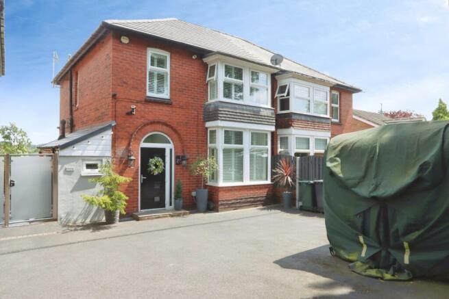 4 bed property, in Broom Lane, £300,000