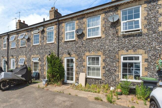 2 bed property, in London Road, £160,000
