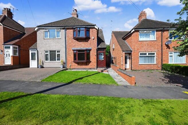 2 bed property, in Shenstone Avenue, £275,000