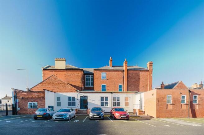 1 bed property, in Grimsby Road, £65,000