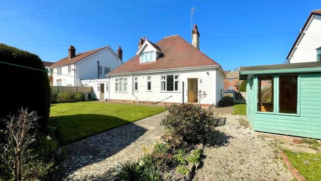 3 bed property, in Broadway, £415,000