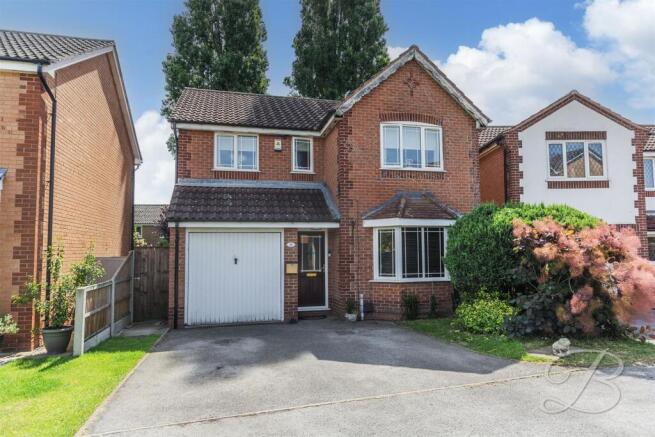 4 bed property, in Forest Link, £280,000