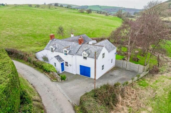 4 bed property, in Llannefydd, £475,000