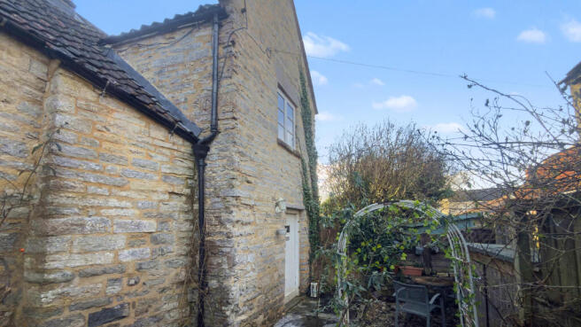 1 bed property, in Birch Cottage, £170,000