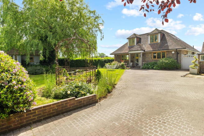 4 bed property, in Hankham Hall Road, £850,000