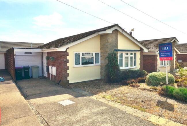 2 bed property, in 27 Banovallum Gardens, £179,950