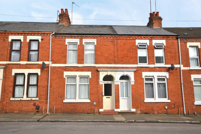 3 bed property, in Newcombe Road, £210,000