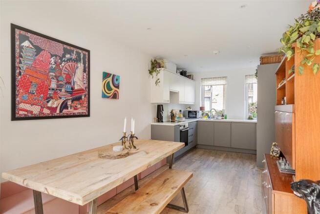 3 bed property, in Kempton Mews, £500,000