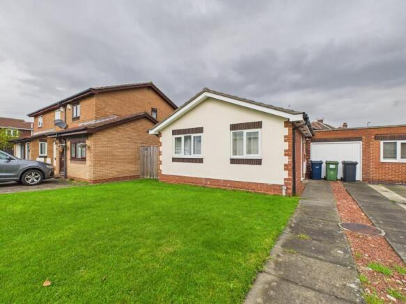 2 bed property, in North Drive, £185,000
