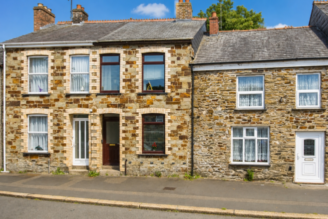 2 bed property, in 38 Lower Bore Street, £150,000