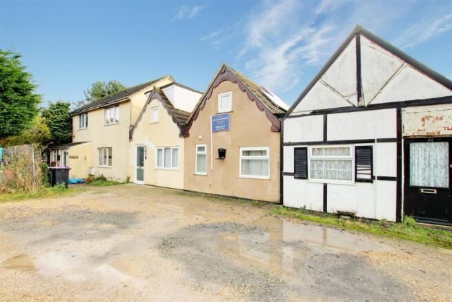 3 bed property, in Golf Road, £149,950