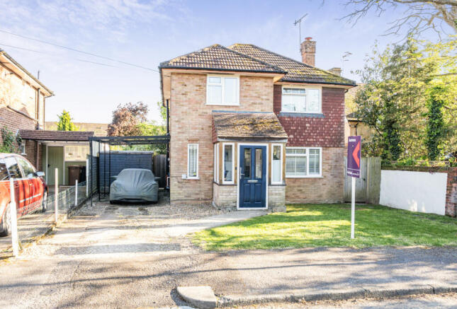 3 bed property, in Clarence Walk, £650,000