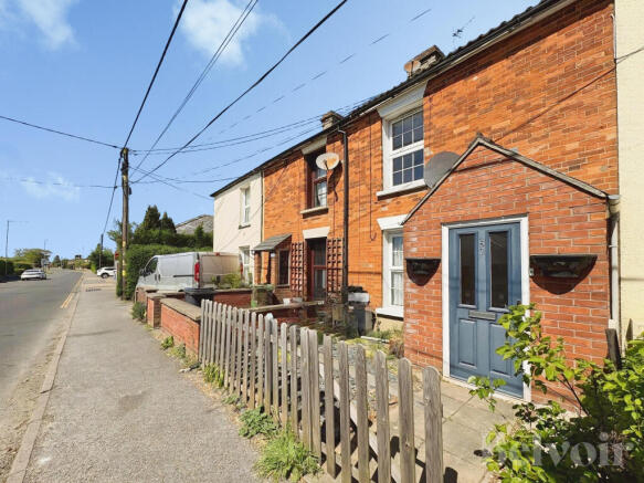2 bed property, in Brandon Road, £170,000