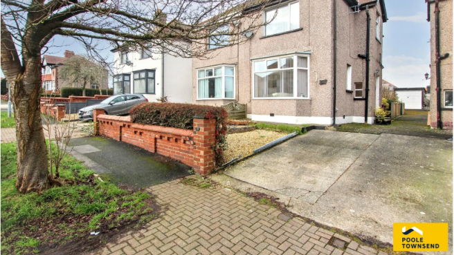 2 bed property, in 39 Highlands Avenue, £100,000