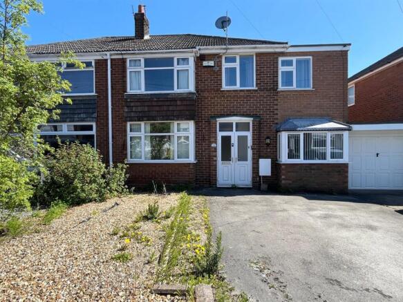 4 bed property, in Dene Brow, £295,000