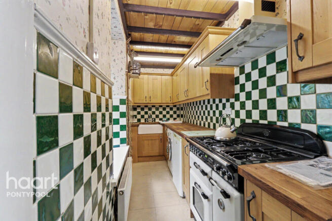 3 bed property, in Waterloo Road, £135,000