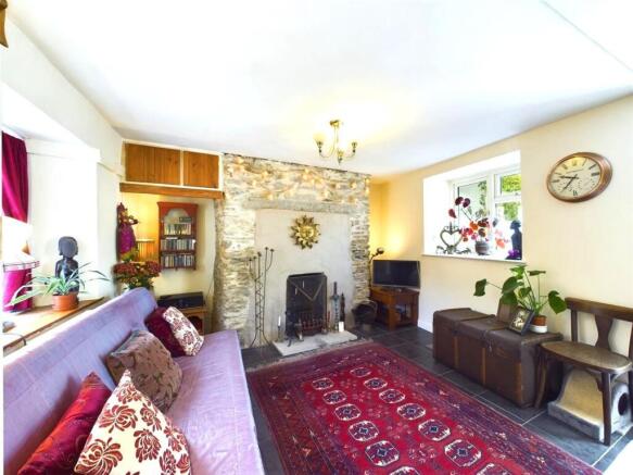 2 bed property, in Church Street, £225,000