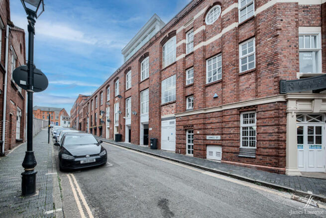 6 bed property, in Three Apartments & Freehold - James Street, £625,000