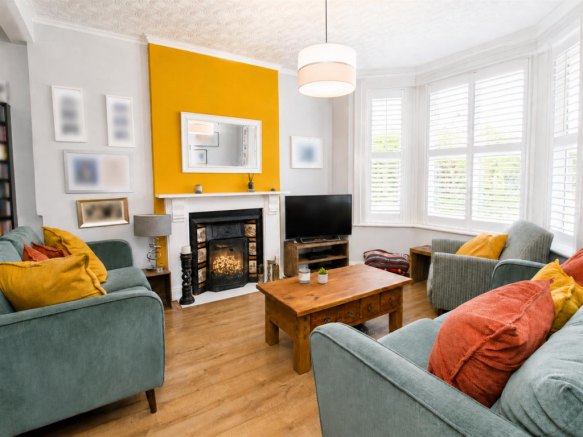 3 bed property, in Tate Road, £675,000