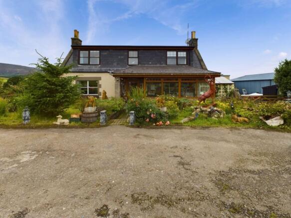 4 bed property, in Karlyn House Stables, £300,000