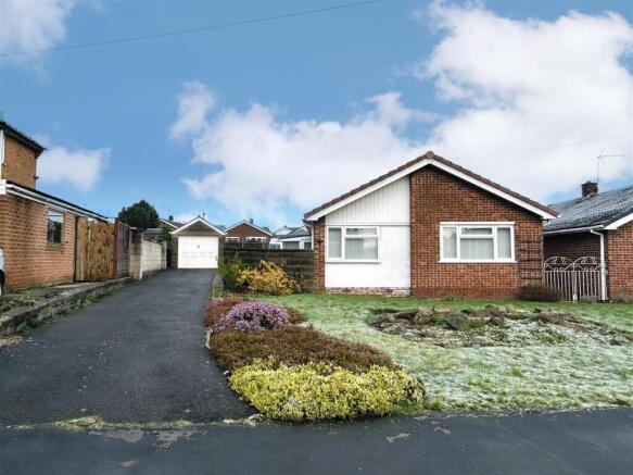 2 bed property, in Dovedale Crescent, £300,000