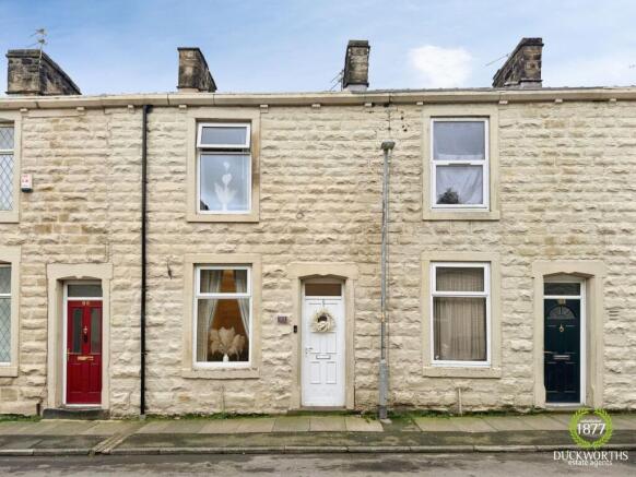 2 bed property, in Spring Street, £90,000
