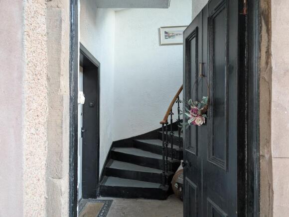 2 bed property, in Balmain Street, £100,000