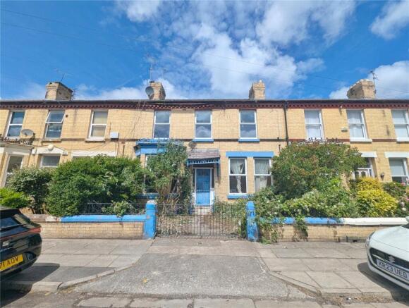 5 bed property, in Hawarden Avenue, £150,000