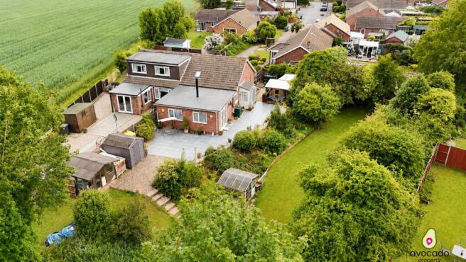 3 bed property, in The Paddock, £300,000