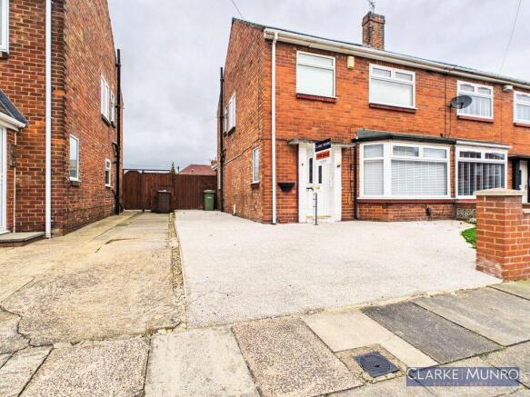 3 bed property, in Queens Drive, £165,000