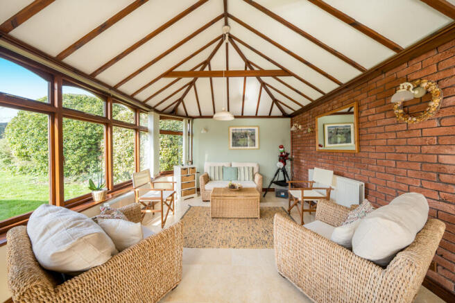 5 bed property, in High Street, £1,250,000