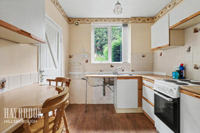 2 bed property, in Adkins Road, £110,000