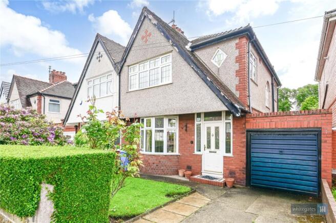 3 bed property, in Fernbank Avenue, £250,000