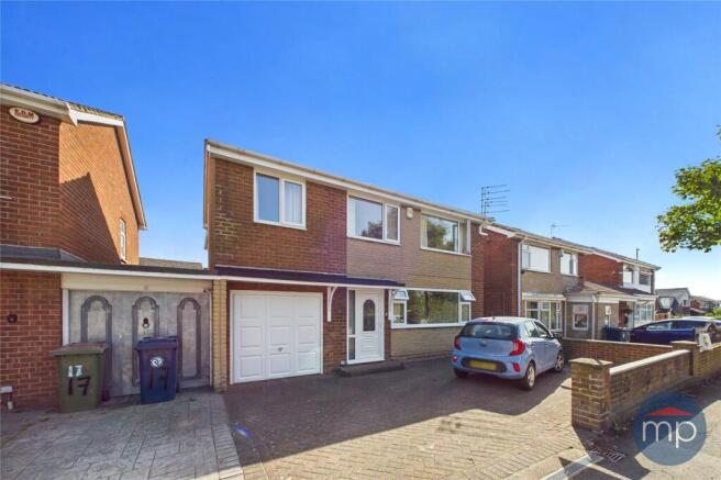 5 bed property, in Longbeck Lane, £240,000