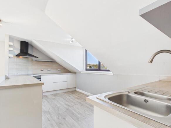 2 bed property, in Station Road, £145,000