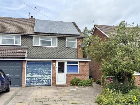 3 bed property, in Windrush Road, £285,000
