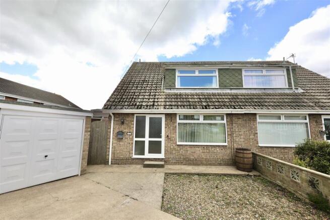 3 bed property, in Elm Tree Close, £200,000