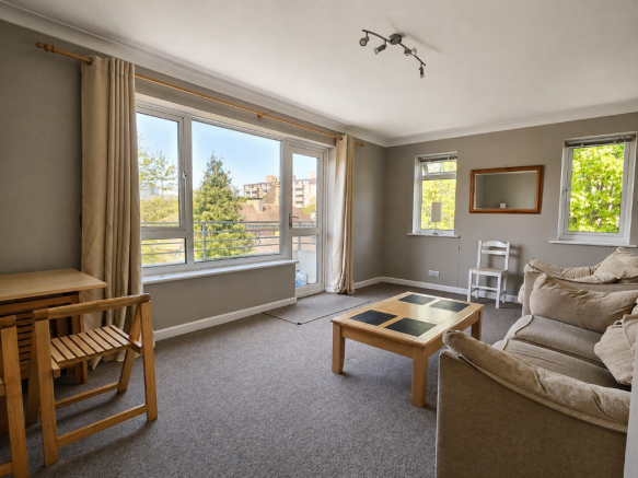 2 bed property, in Derby Road, £220,000