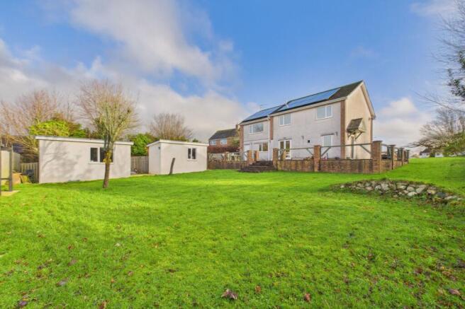 5 bed property, in Meadowfield, £425,000