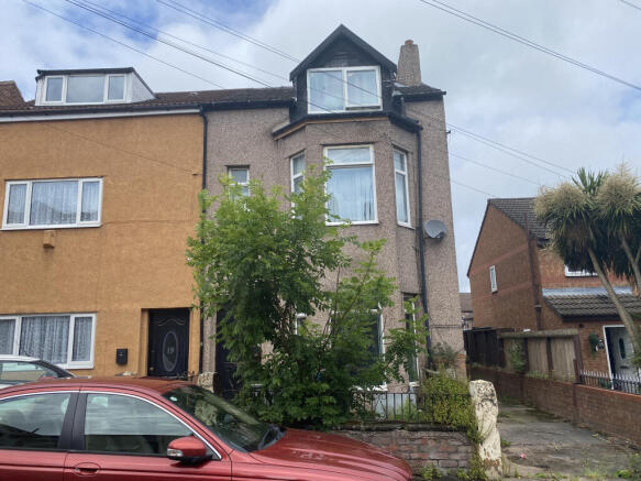 4 bed property, in 21 Rockville Street, £100,000
