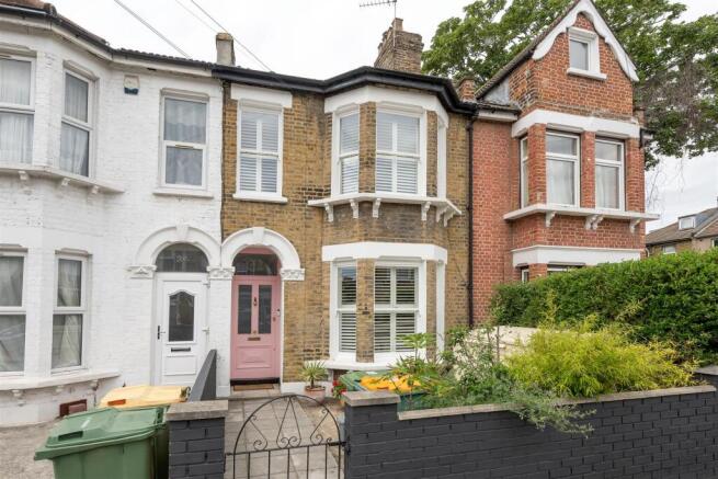 3 bed property, in Cecil Road, £650,000