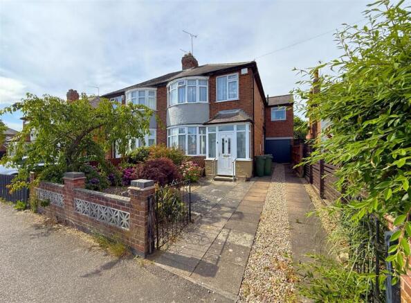 4 bed property, in Kingsway, £300,000