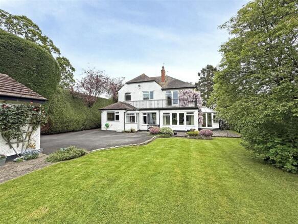 5 bed property, in Racecourse Lane, £750,000