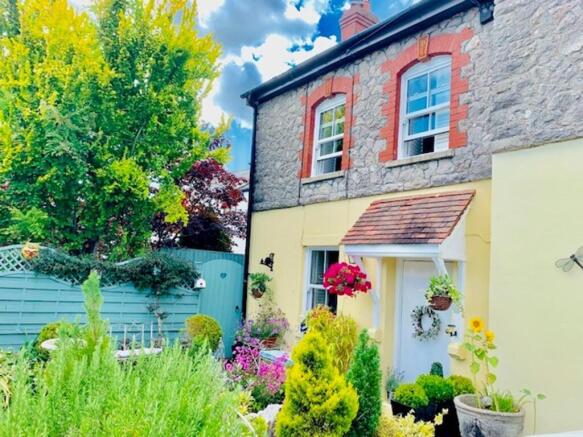 2 bed property, in St. Quentins Hill, £369,000