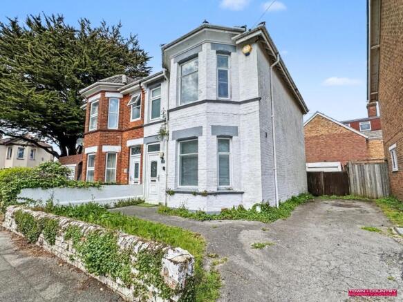 4 bed property, in 130 Avon Road, £275,000