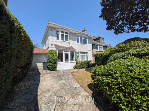 4 bed property, in Brackendale Road, £625,000