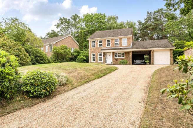 4 bed property, in Heronscourt, £950,000