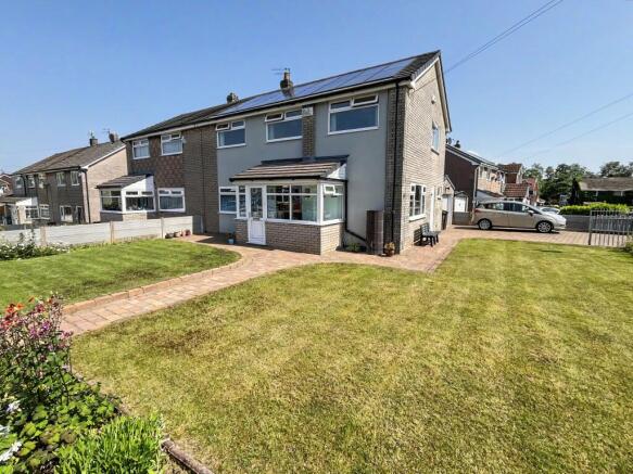 4 bed property, in Chadderton Drive, £425,000