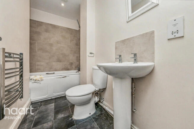 1 bed property, in Upper Brook Street, £70,000