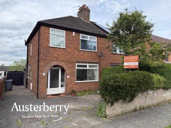 3 bed property, in Parkfield Road, £180,000